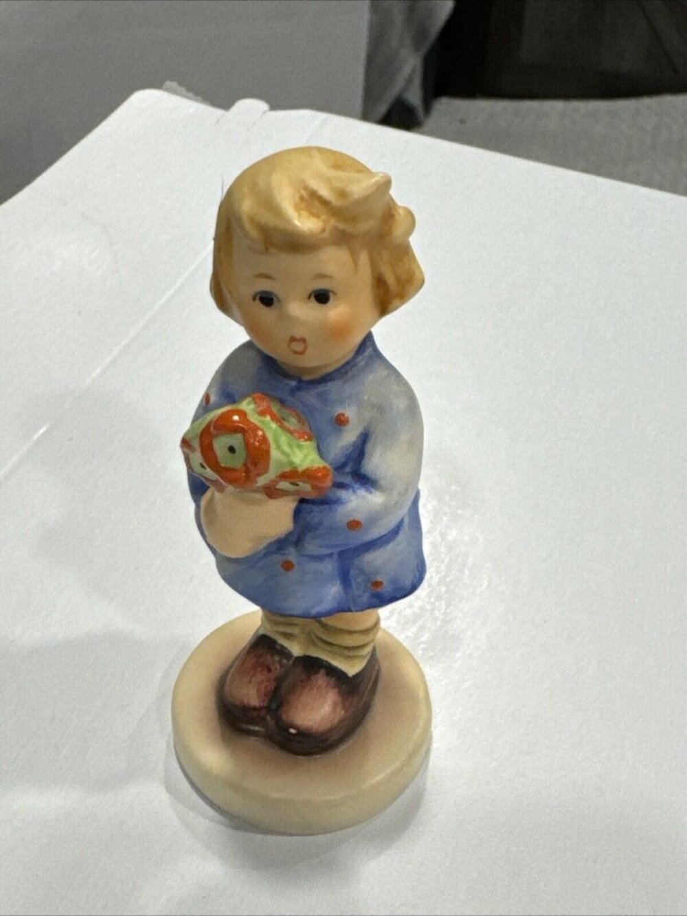 Vintage Signed Goebel Hummel “Girl with Nosegay Flowers” Figurine BB19
